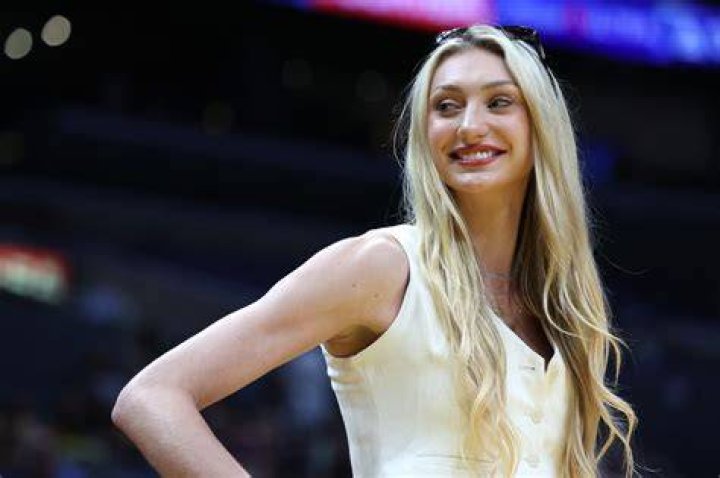 Cameron Brink carries advice from family friend Steph Curry to USA