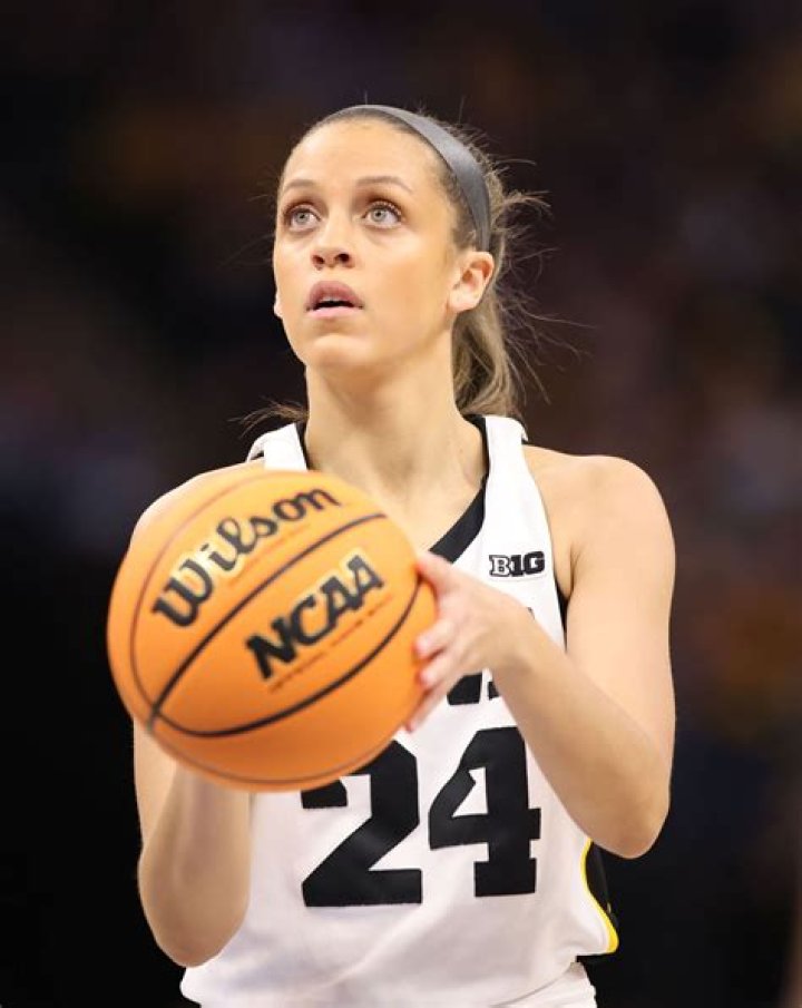Gabbie Marshall Welcomes Baby Daughter!