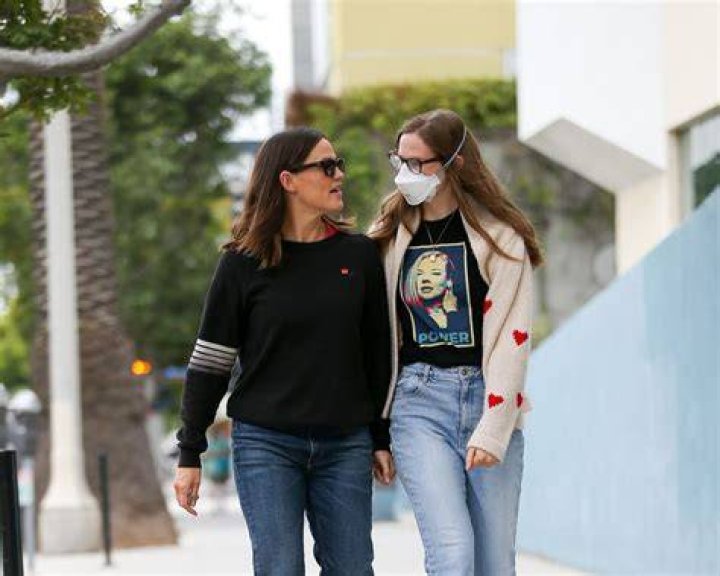 Jenner Garner Opens Up About Her 13YearOld Daughter, Violet, Wearing