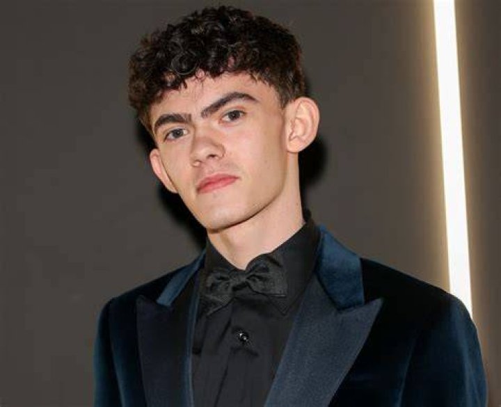 Joe Locke 11 facts about Heartstopper's Charlie you should know PopBuzz
