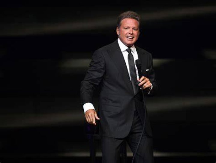 Luis Miguel celebra 39 a&ntilde;os de carrera en paradero desconocido Gente